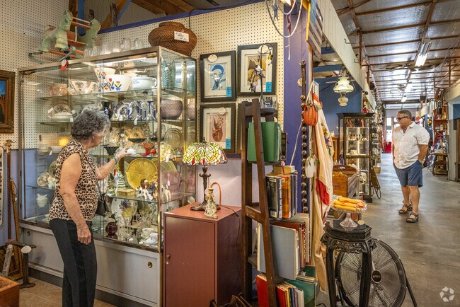 Pocono is near unique shops like Pocono Peddler's Village Antique Mall.