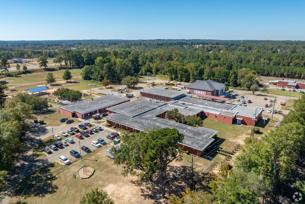 Calhoun Elementary is located on the south side of Calhoun.