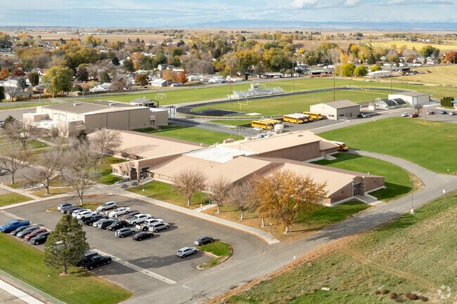 Wendell High School offers dual credit courses through College of Southern Idaho.