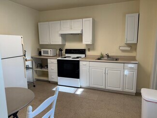 47 Plunkett St Unit 47AR Furnished 1 bdrm, Pittsfield, MA 01201