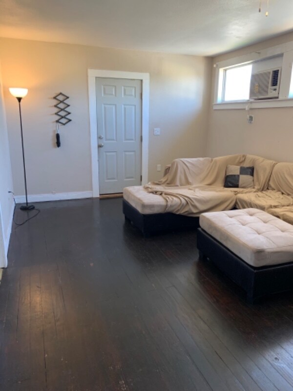 821 Live Oak St unit B, Columbus, TX 78934 - photo 4