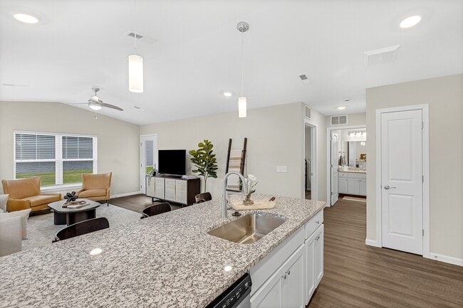 Redwood Amherst, Elyria, OH 44035 - photo 7