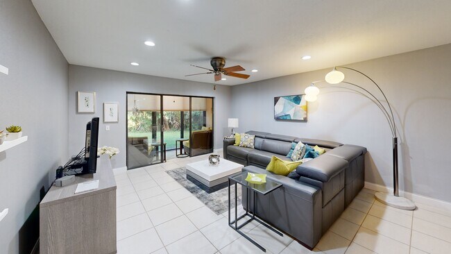 21362 Juego Cir unit 33G, Boca Raton, FL 33433 - photo 2