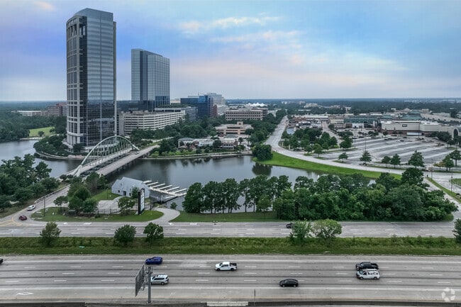 Residents in Oak Ridge North can eat a delicious lunch on the Waterway while working nearby.