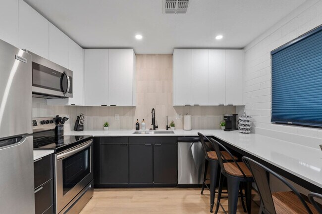 4403 N 13th Place unit ID1366967P, Phoenix, AZ 85014 - photo 2