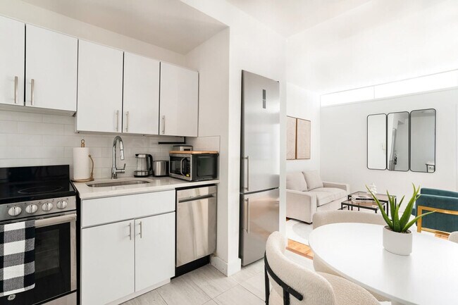 444 W 48th St unit FL2-ID1022026P, New York, NY 10036 - photo 4