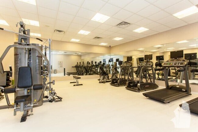 Uptown Regency - 5050 N Sheridan Rd, Chicago, IL 60640 - photo 4