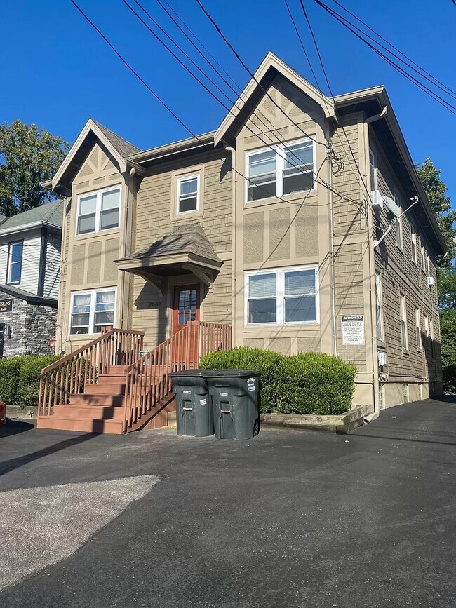 7008 Plainfield Rd unit 3, Cincinnati, OH 45236 - photo 2