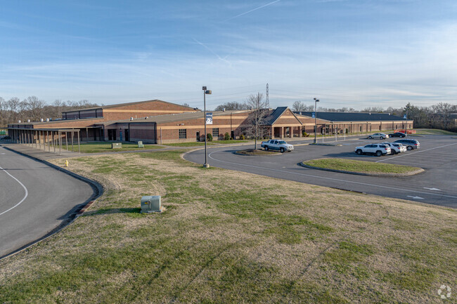 Knox Doss Middle School is located at 1338 Drakes Creek Road in Hendersonville Tennessee.