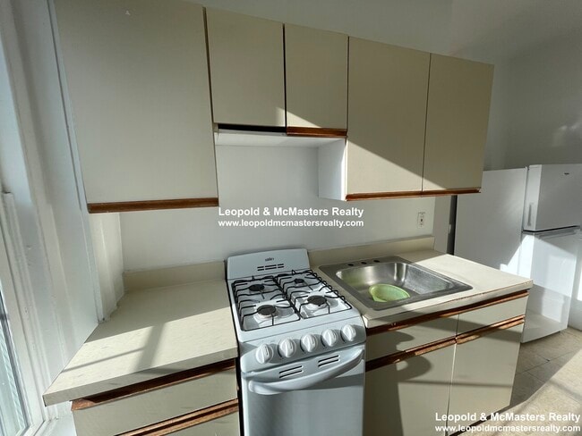 146 Oxford St unit 3, Somerville, MA 02143 - photo 7