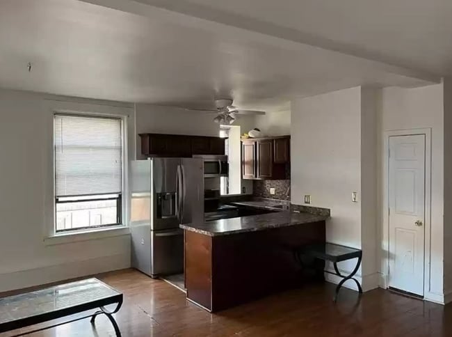 Kitchen with eat-up bar