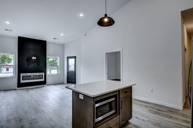 1152 N Hillcrest Pkwy unit 202, Altoona, WI 54720 - photo 7