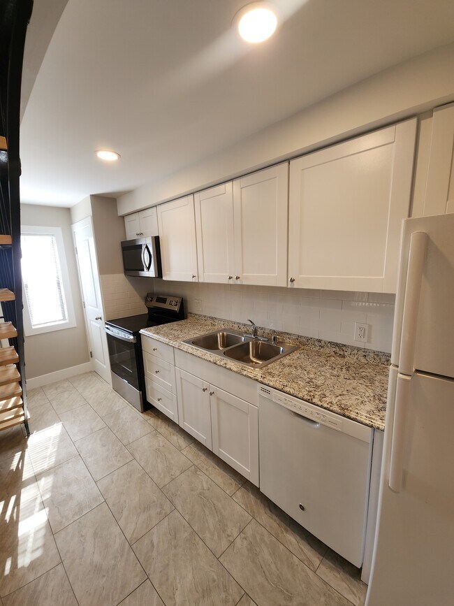 7206 Cypress Dr, Fort Myers, FL 33907