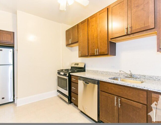 1603 W Berteau Ave unit 1, Chicago, IL 60613 - photo 4