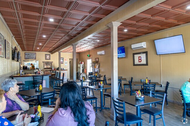 Locals of Naco can visit the Ballpark Brewing Company for a fresh drink and food.