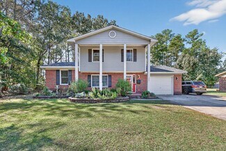 1040 Rim Rd, Fayetteville, NC 28314