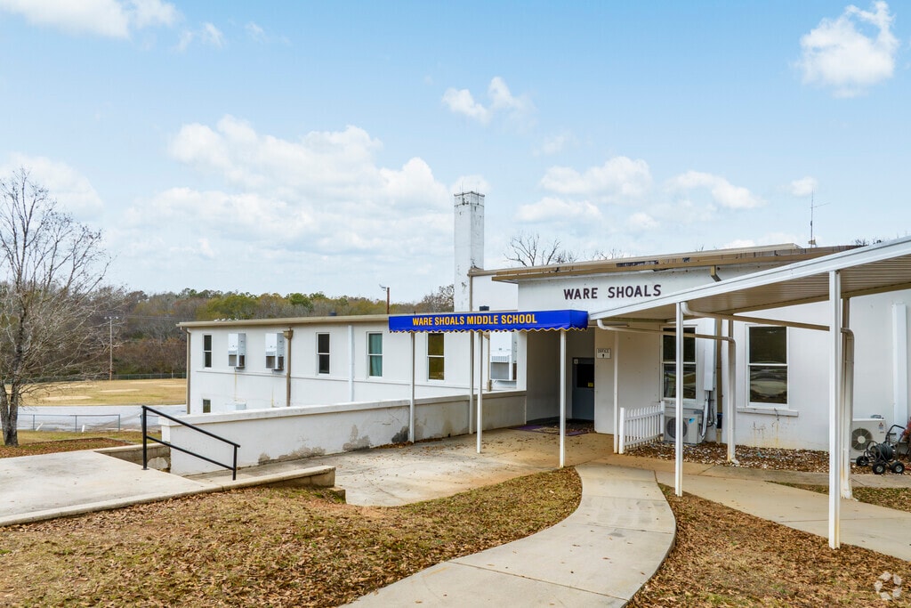 Main entrance of Ware Shoals Middle School.