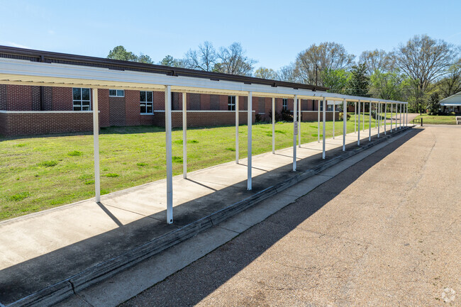 Raymond Elementary School serves 372 students in grades pk through 6.