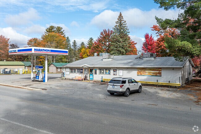 Waters Edge Gas & Party Store supplies quick meals, to-go snacks and drinks.