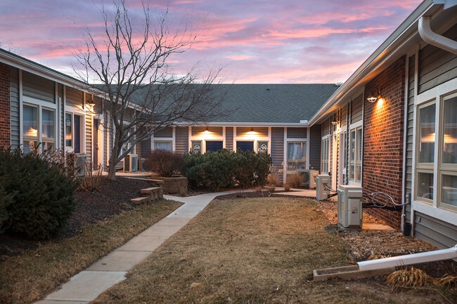 Welcome to Urban Studio 43 – Comfort, Convenience & Contemporary living in South Kansas City, Kansas City, MO 64137 - photo 3