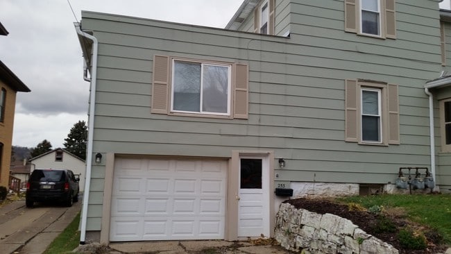 253 Church St unit 1, Indiana, PA 15701 - photo 2