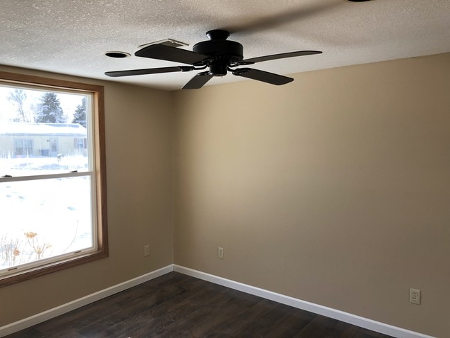 533 15th Ave, Silvis, IL 61282 - photo 4