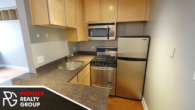 630 W Wrightwood Ave unit 625-312, Chicago, IL 60614 - photo 4