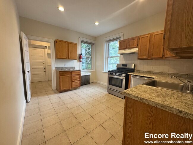 41 Orkney Rd unit 41, Brighton, MA 02135 - photo 5