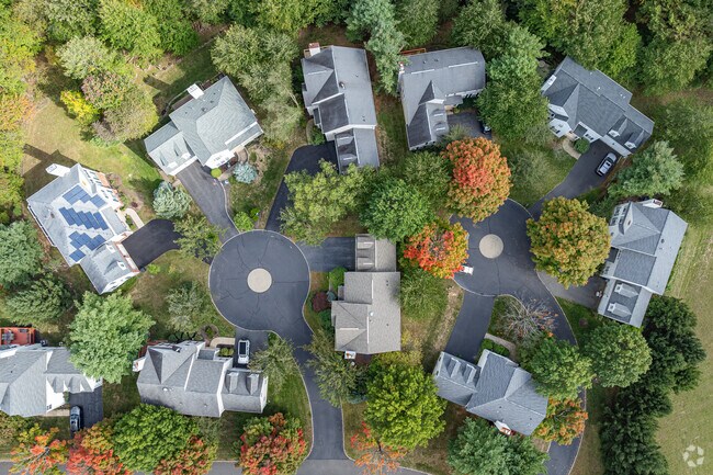 Some single family homes in Bernards are situated around small cul de sac's.