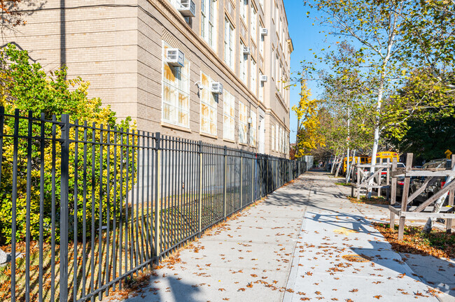 Kings Collegiate Charter School has 1,263 students in grades K-12