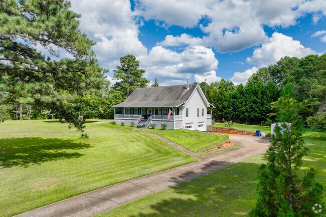 Amidst the real estate available in Bill Arp are farmhouses with acres of land.