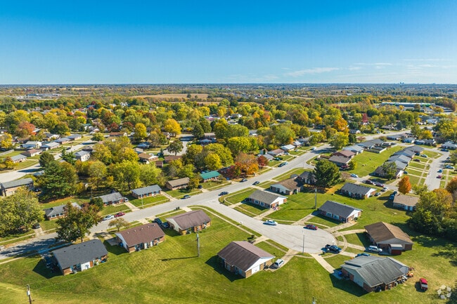 There are 496 homes in the Mt Vernon neighborhood.