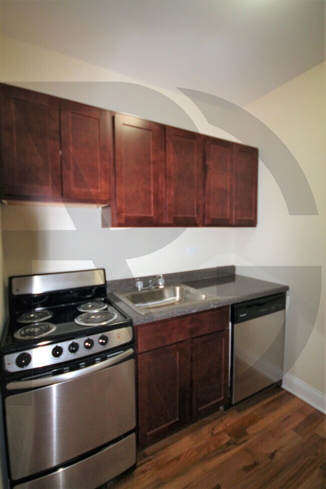 535 W Arlington Place unit 536-114, Chicago, IL 60614 - photo 4
