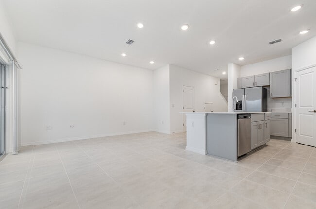 174 River Front Way, Edgewater, FL 32141 - photo 4