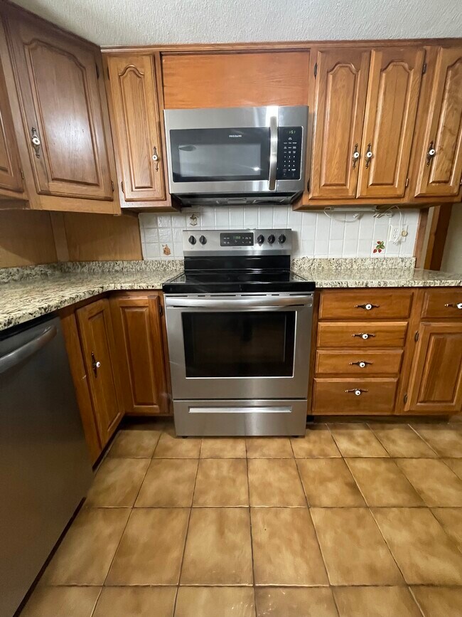 340 Albion St unit 2, Wakefield, MA 01880 - photo 4