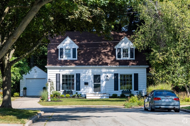 Homes in Valley Fair have an average value of $259,000.