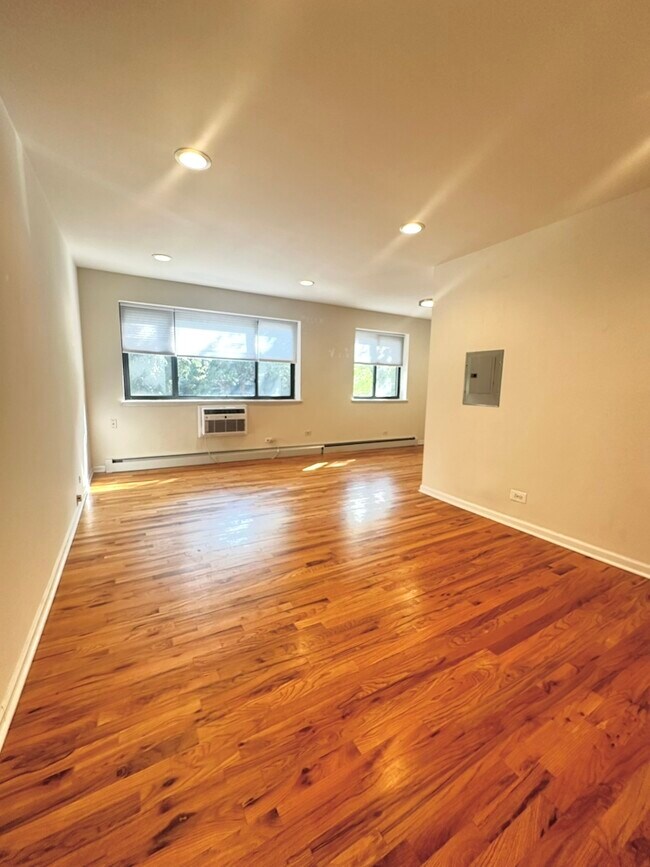 6954 N Sheridan Rd unit 203, Chicago, IL 60626 - photo 2