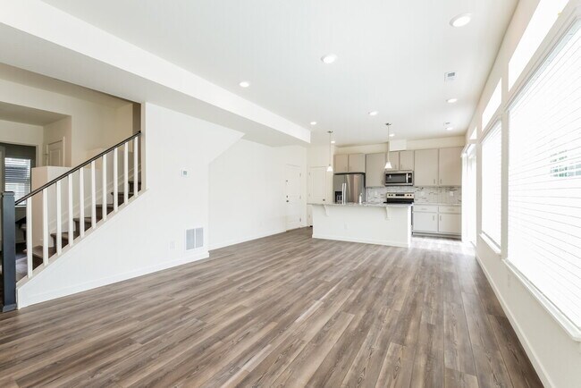 4664 N Tower Dr, Denver, CO 80249 - photo 5