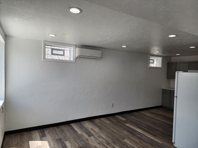 21 S 4th St unit Apartment @1, Youngwood, PA 15697 - photo 3