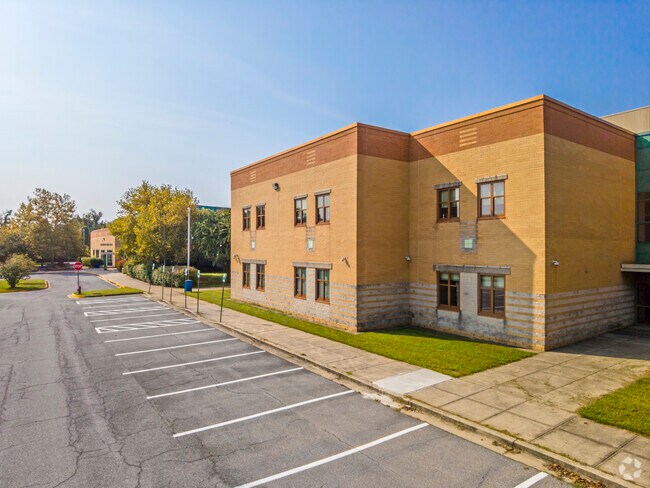 Ernest Everett Just Middle in Lake Arbor has a student to teacher ratio of 14 to 1.