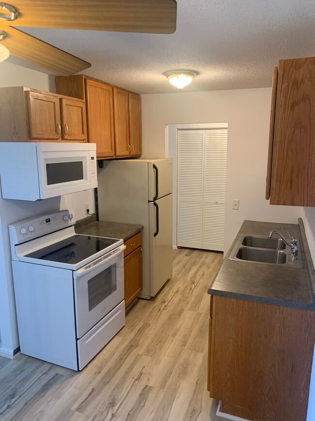 1640 Highway 36 W unit 349, Roseville, MN 55113 - photo 2