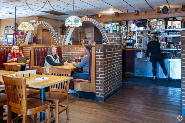 Falsetta's Casa Nova in Edgemont Park is a well-known Italian restaurant in the neighborhood.