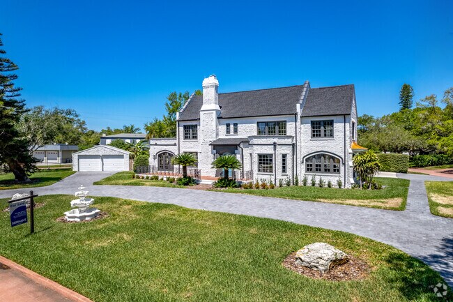 There are many breath taking homes with their own uniqueness in Greater Pinellas Point.