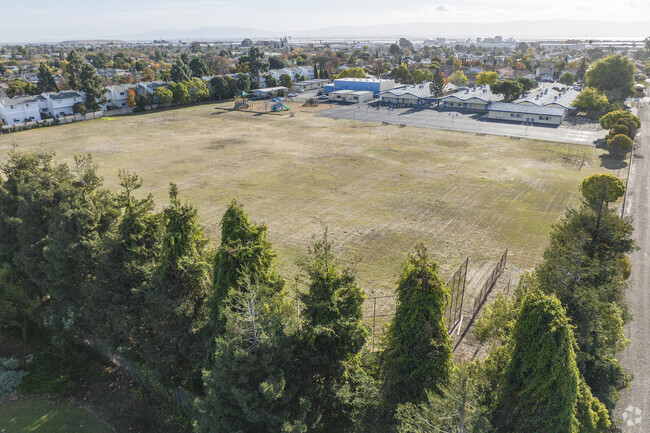 Birch Grove Intermediate School is home of the Bulldogs.
