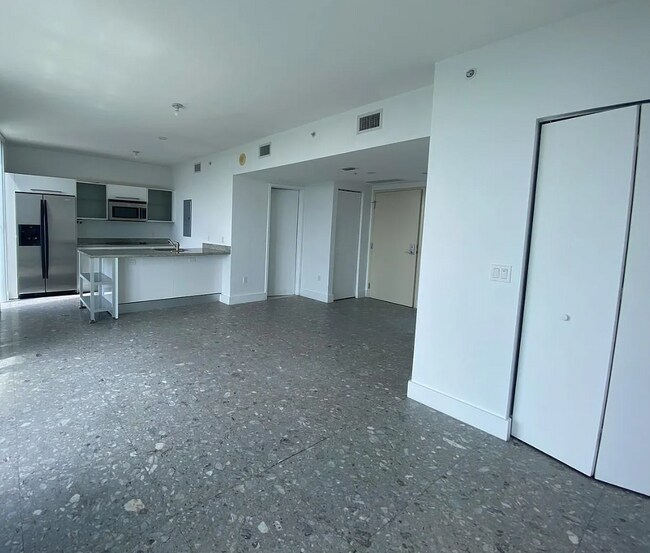 185 SW 7th St unit 1400, Miami, FL 33130 - photo 5