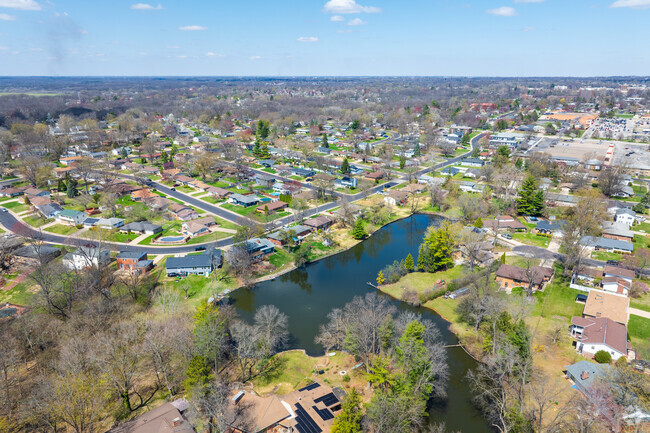 There is a small body of water for residents of Wardcliffe to enjoy.
