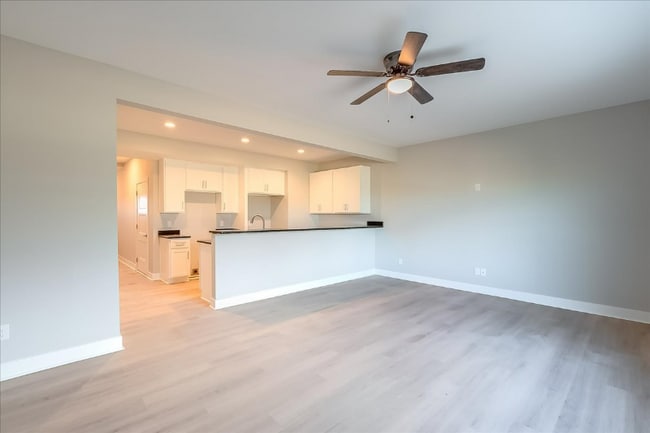 1 Robert M Green Blvd unit 315 Robert M Green B, Frankfort, KY 40601 - photo 4