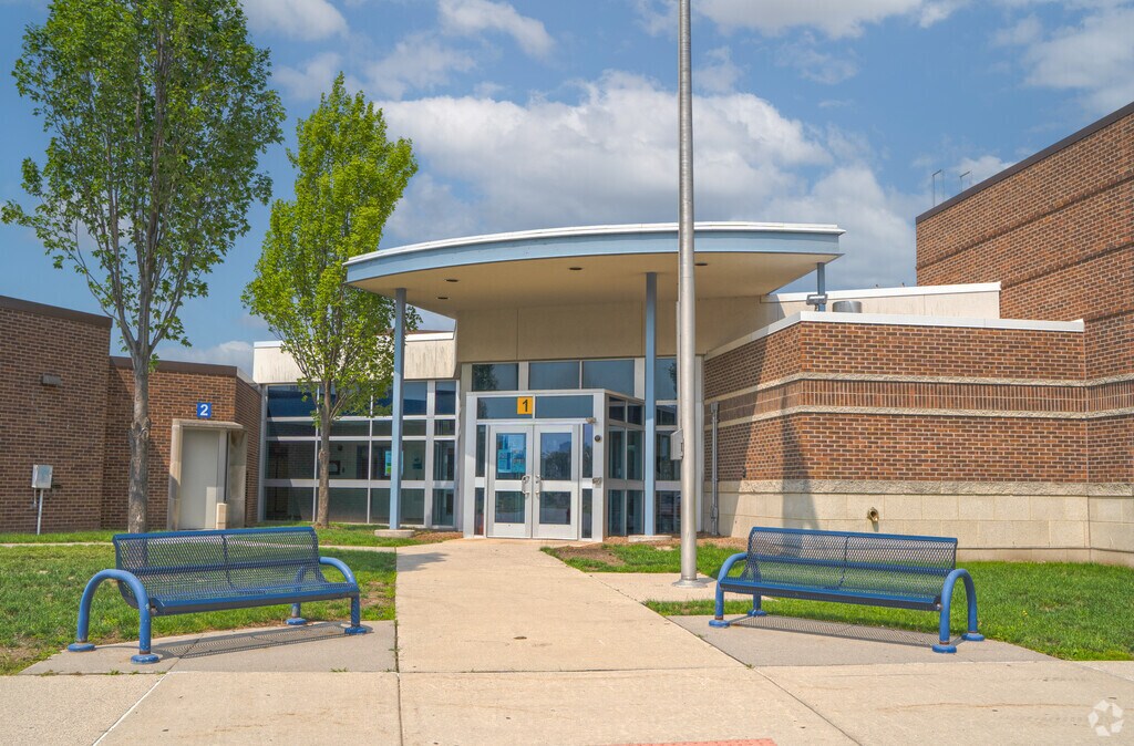 Jefferson Elementary School front entrance in Sterling Heights.
