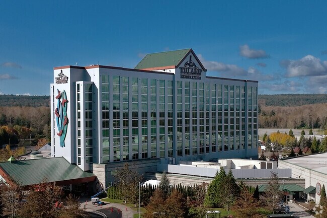 South of the outlets is the Tulalip Resort Casino, for gaming, entertainment and spa services.