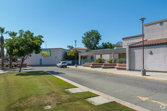 Christa Mcauliffe Elementary School is located in Bakersfield, California.